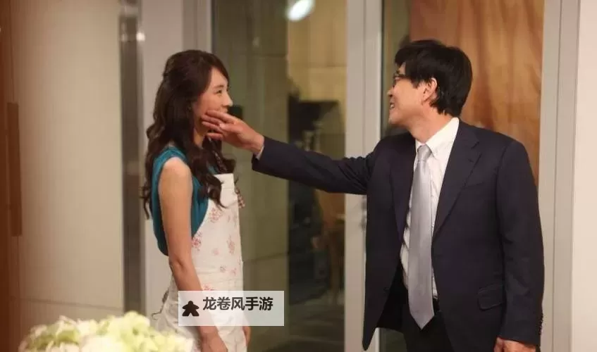 他在丈夫面前被耍了电影韩国2017:一段令人震惊的爱情背叛图1