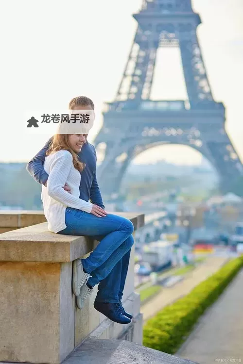 长途汽车上陌生人最后一排的秘密与邂逅图1