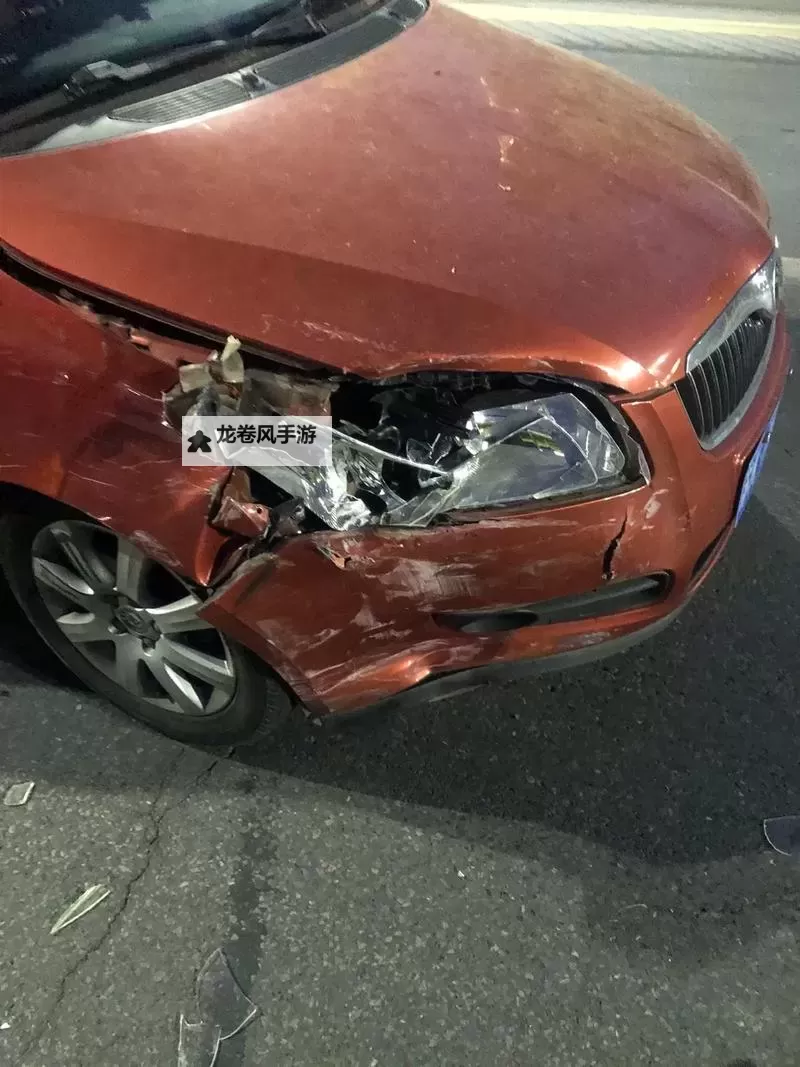 在车里被撞了八次高AO视频:惊险瞬间全纪录图1