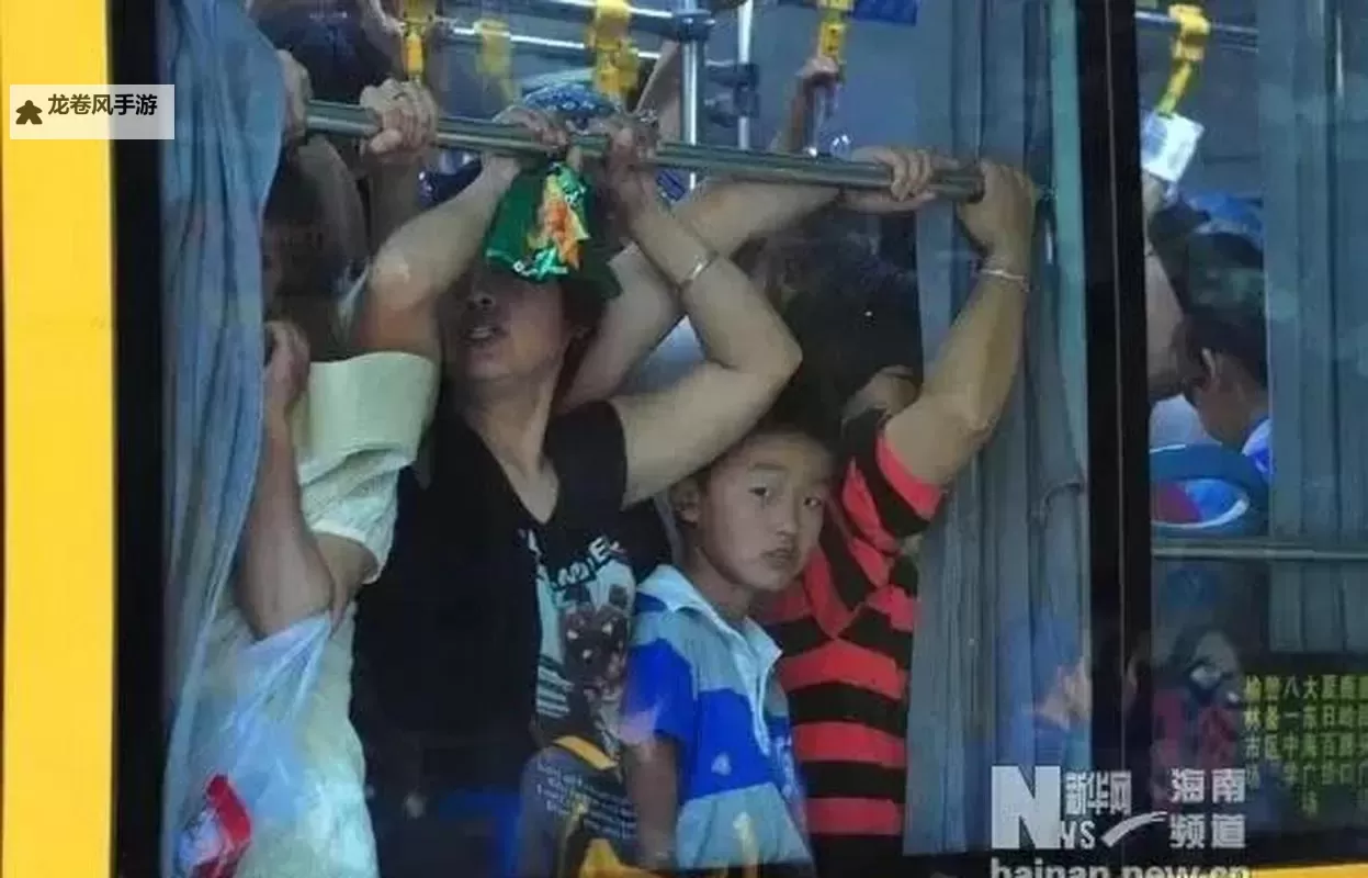 在城市喧嚣中:那拥挤的公交车上的故事图1