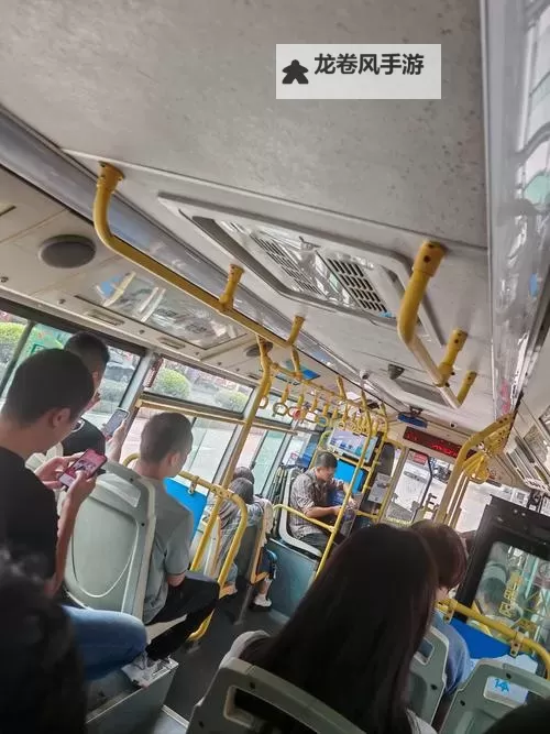 坐公交车最后一排轻一点，享受更平稳的旅程图1