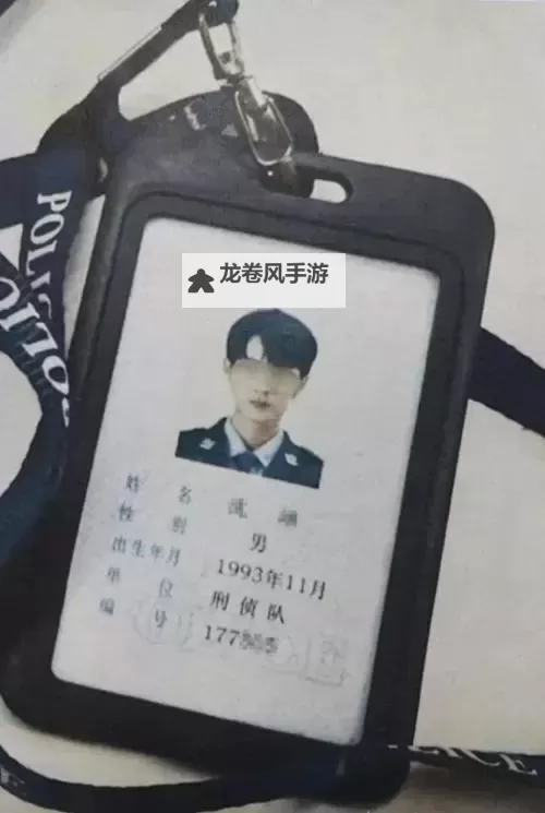 张警官9分10秒头撞玻璃:勇敢破门救人事迹感动全场图1