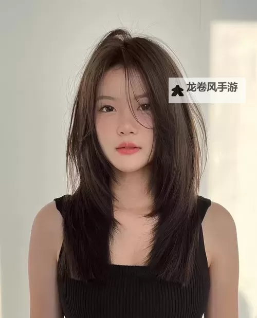 长脸适合的发型推荐:巧妙打造完美轮廓图1