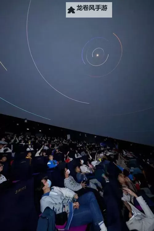 探索影院新体验：神马亚洲AV电影院带你畅游视觉盛宴图1