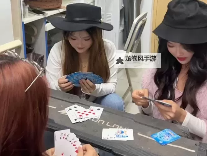 打扑克牌又疼又叫视频曝光，惊险瞬间令人震惊图1