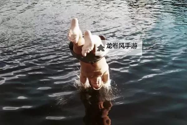 时空警醒:人人模人操时代的伦理寓言图1